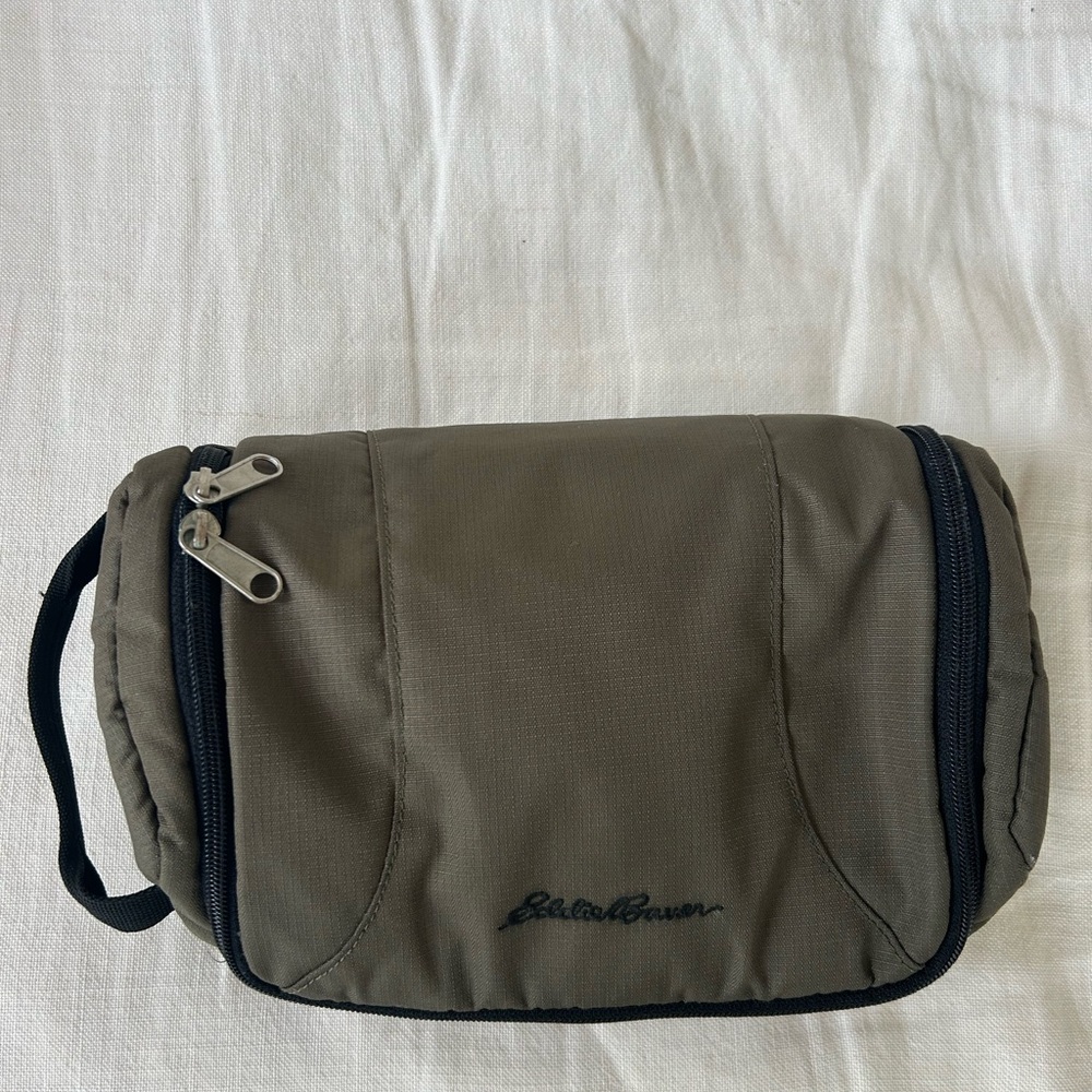 EDDIE BAUER Green Toiletry Bag Compact Durable Design